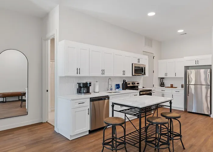 Apartment The Corbin 1202 - Magnolia Street Charm *
