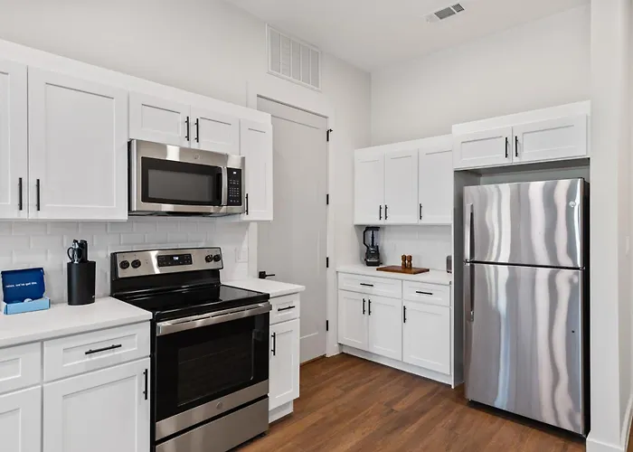 The Corbin 1202 - Magnolia Street Charm Apartment *
